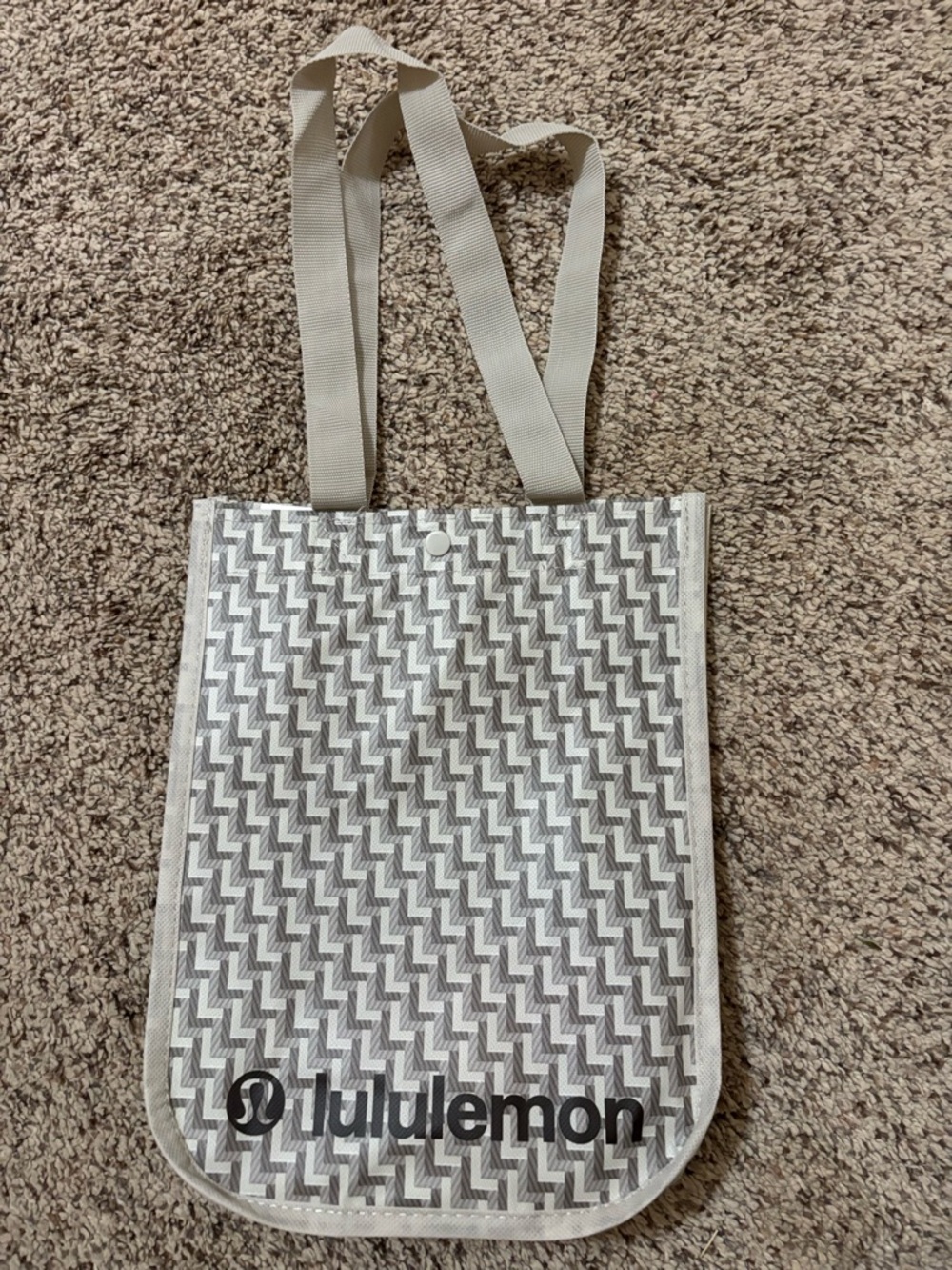 lululemon athletica Beige and Gray Chevron Toiletry Bag Tote